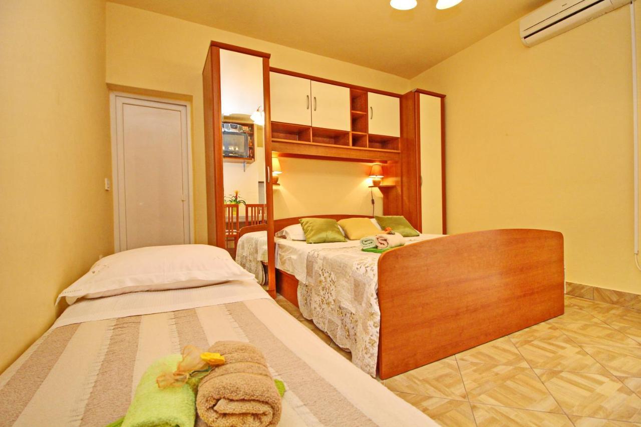 Apartments Sea Line Prigradica Exterior photo