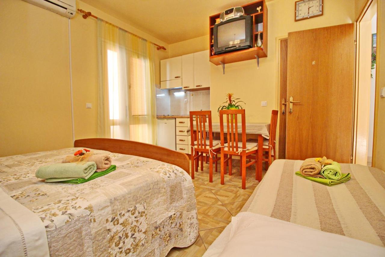 Apartments Sea Line Prigradica Exterior photo